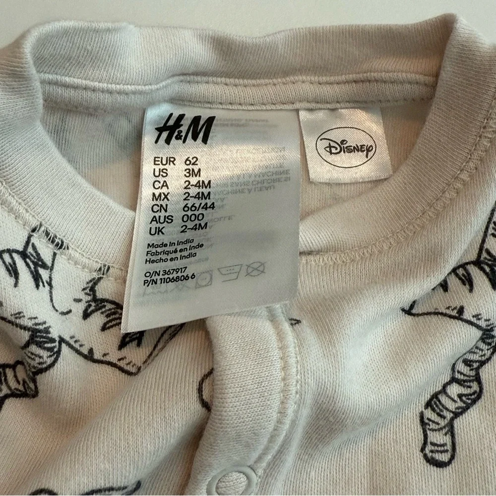 H&M Disney Winnie the Pooh Tigger Christmas Holiday Snap Footie Sleeper 3M